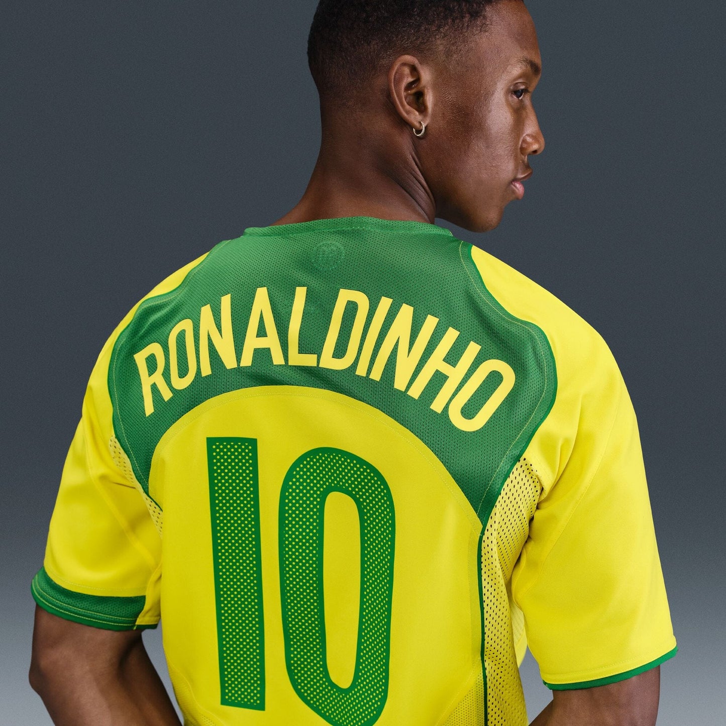 Brazil 2004 Total 90 Reissue Jersey #Ronaldinho10 (IF2941-731)