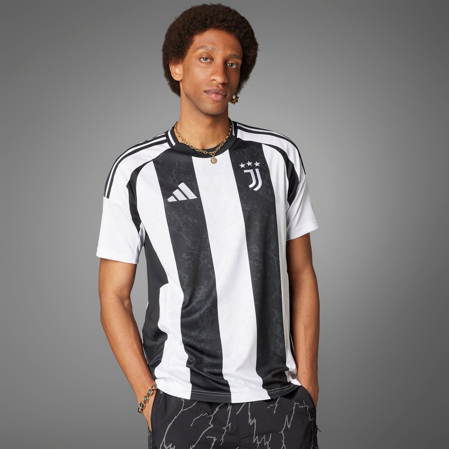 Juventus 24/25 Home Jersey (IS8002)